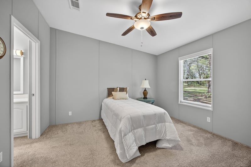 Photo 13 of 8010 Ocala Ave, Jacksonville, FL 32220, photographed by Megapixeler