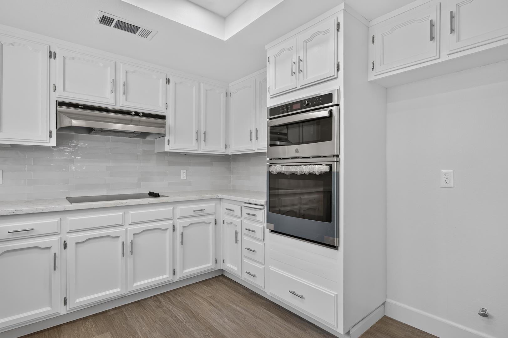 1657 Willow Ave, photo 33