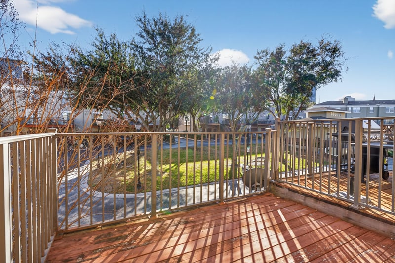 Balcony at 340 E Ashley St, Jacksonville, FL 32202