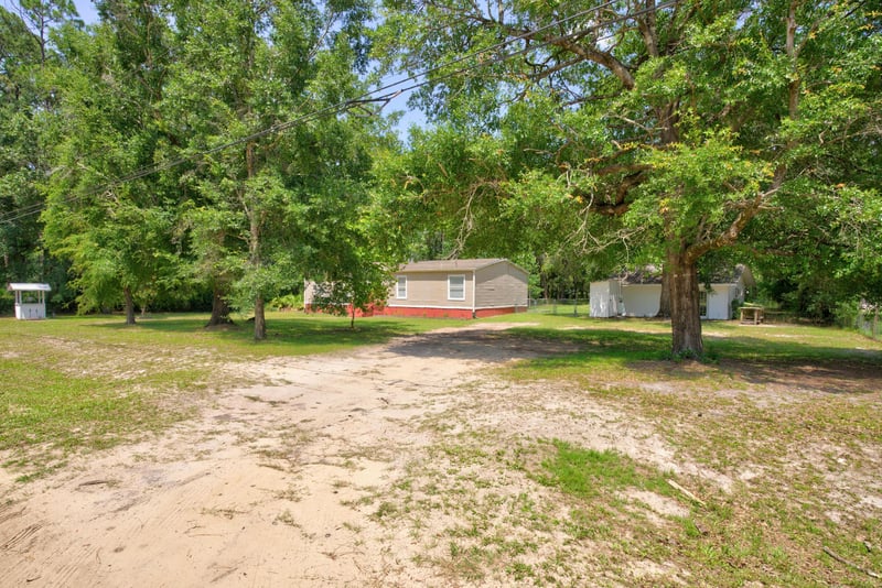 Sandy driveway leading toward the home at 2549 Snapdragon Ave, Middleburg, FL 32068