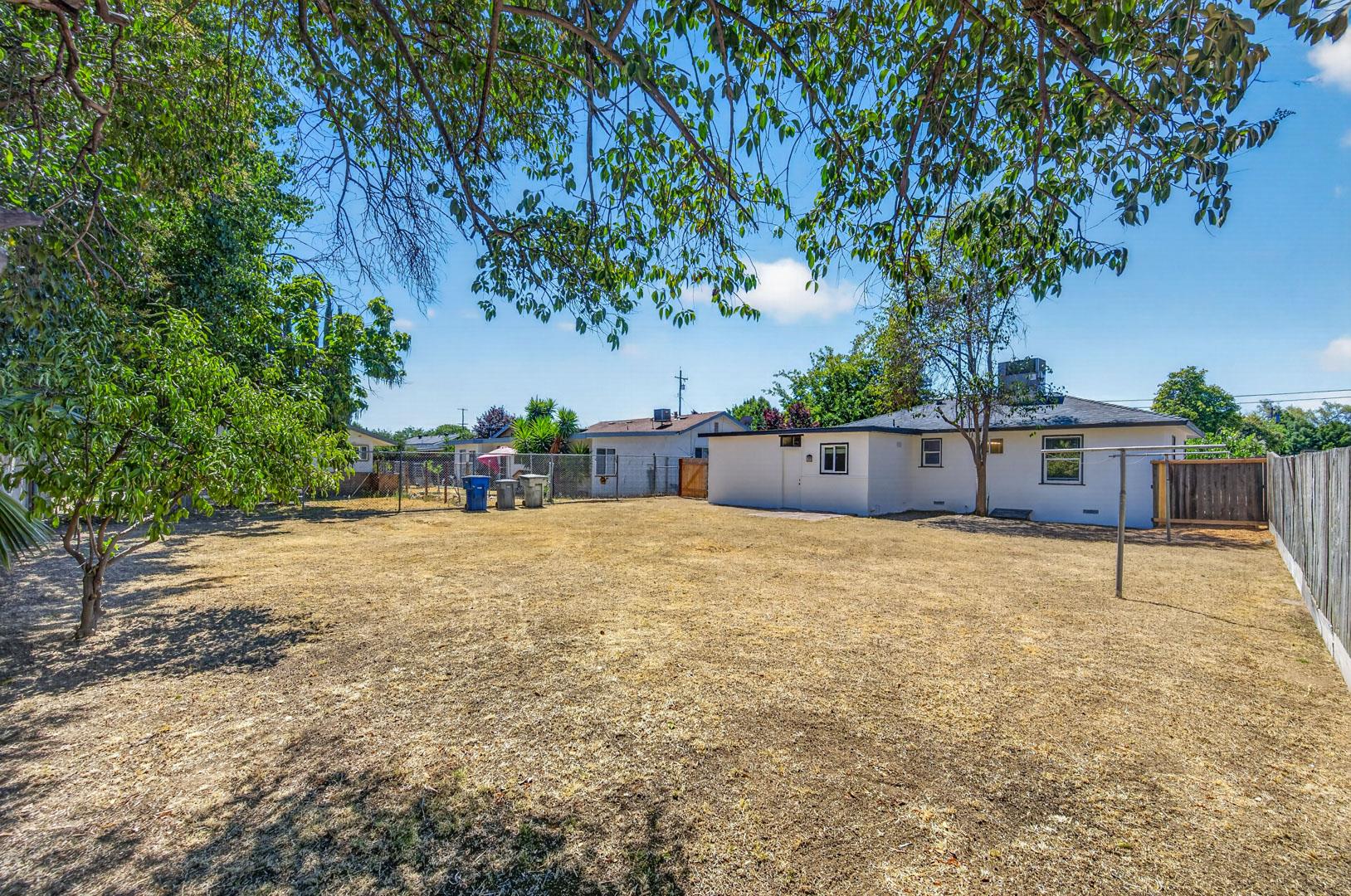 680 W Sample Ave, photo 25