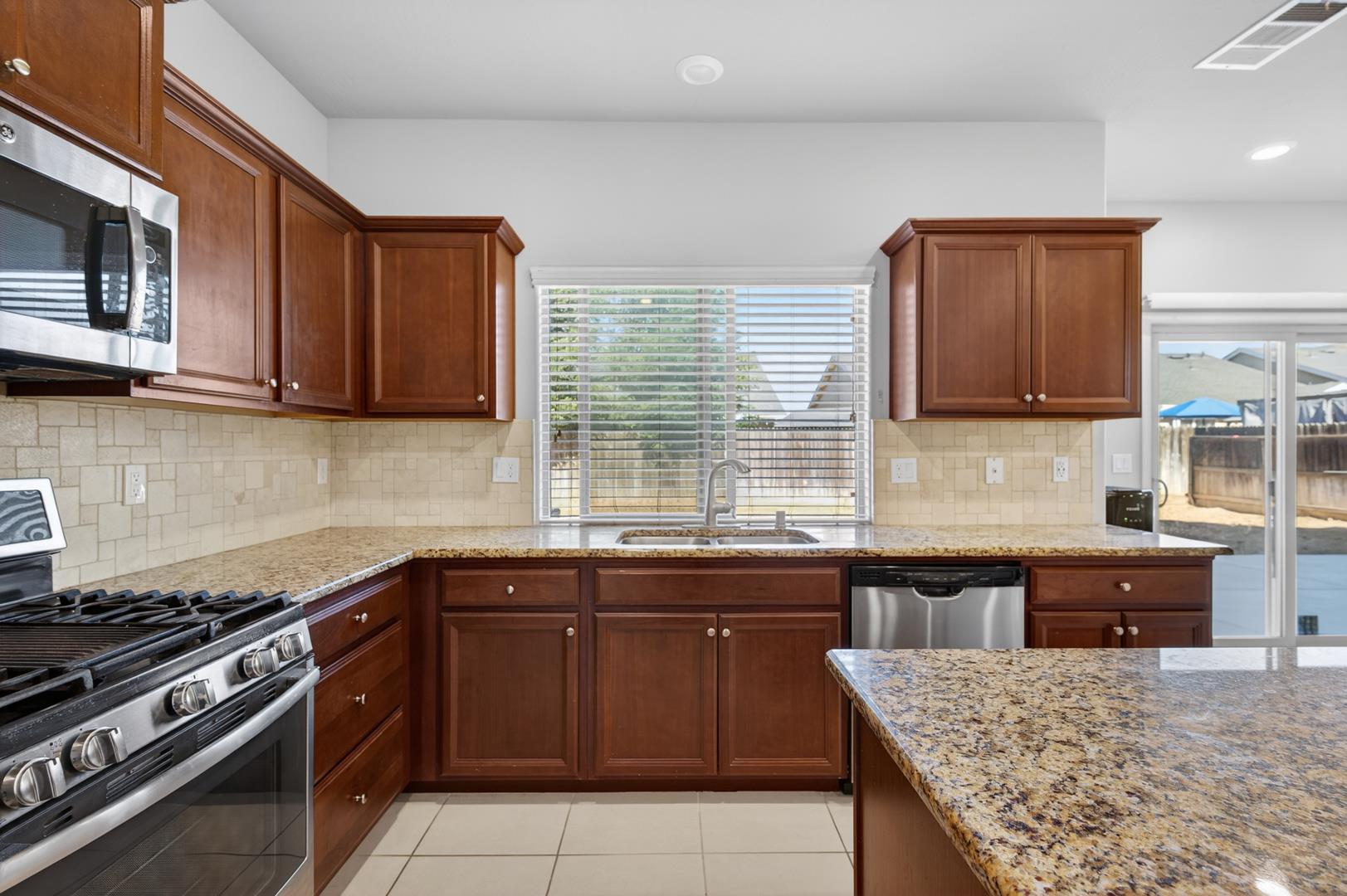 5281 N Phoenix Ave, photo 29