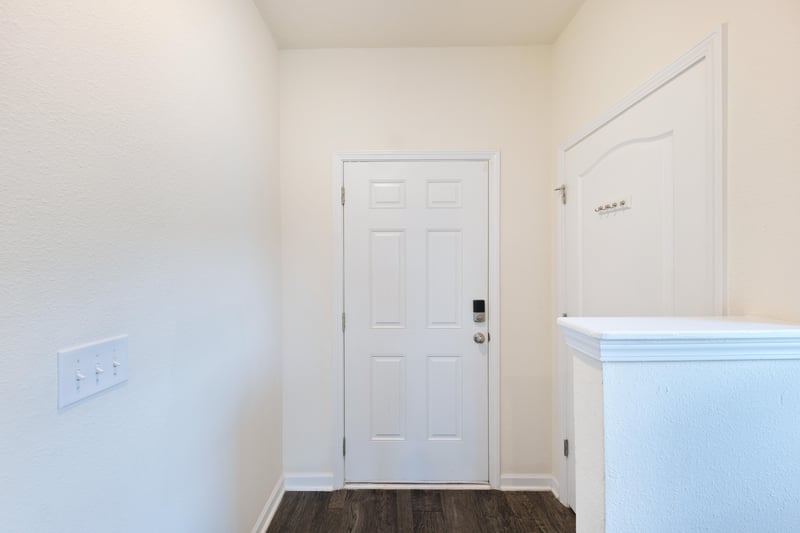 Photo 5 of 8455 Cape Fox Dr, Jacksonville, FL 32222, photographed by Megapixeler