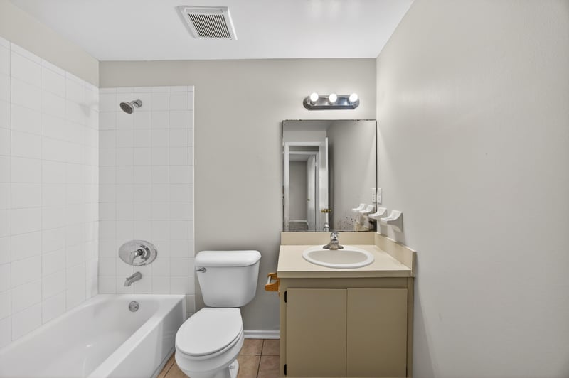 Bathroom 2 at 1675 Mary Beth Dr, Middleburg, FL 32068
