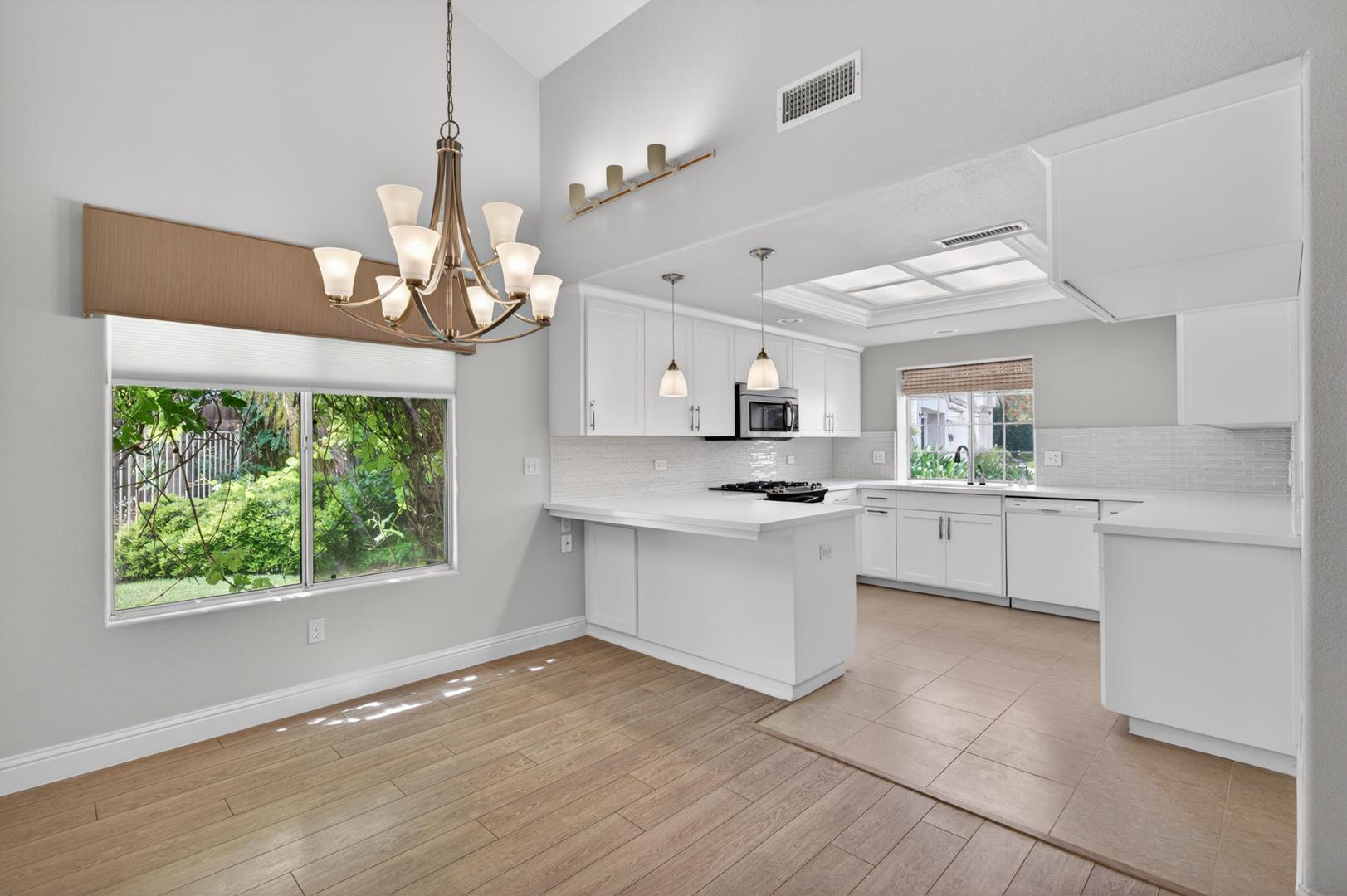 1003 E Freedom Ave, photo 11