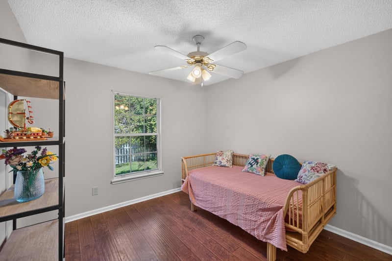 Bedroom with daybed at 11828 Heather Grove Ln, Jacksonville, FL