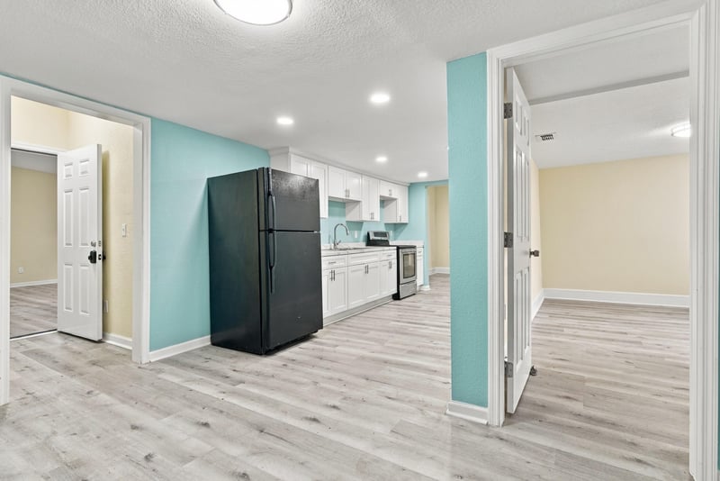 Kitchen with hallway sightline, photographed by Megapixeler on W 24th St, Jacksonville