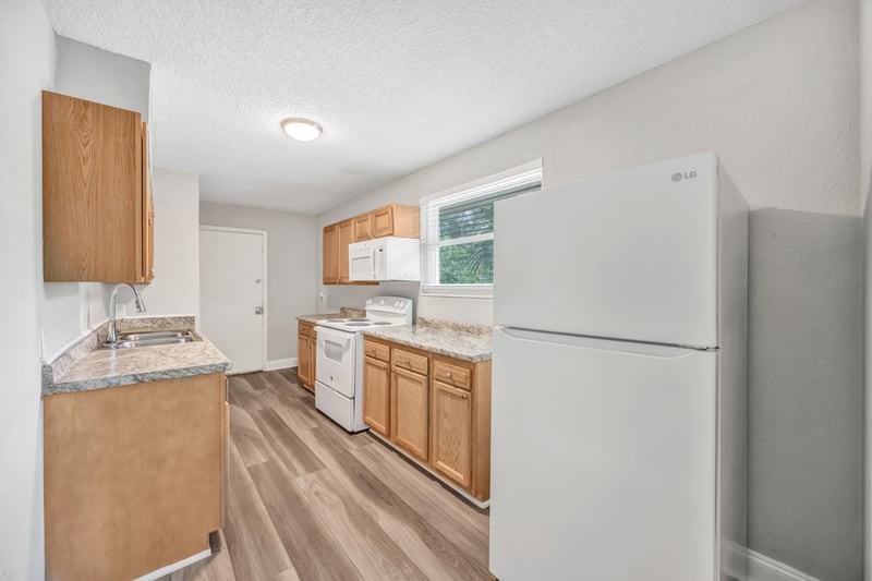 Photo 9 of 1682 Hiram St, Jacksonville, FL 32209, photographed by Megapixeler