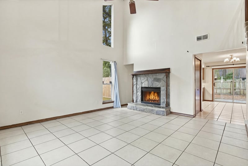 Vaulted living room with fireplace, photographed by Megapixeler on Blue Teal Ct, Jacksonville