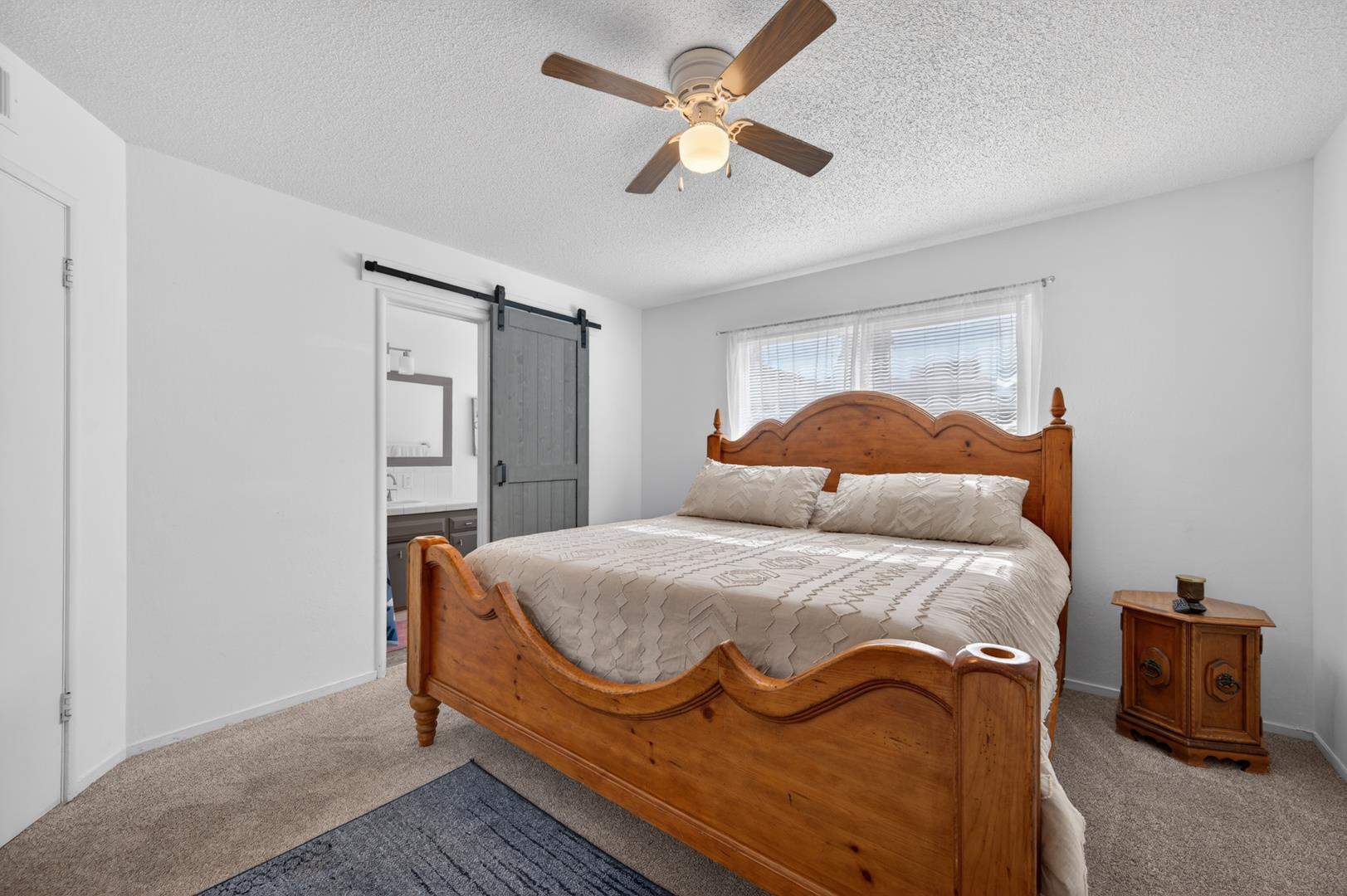 692 W Gettysburg Ave, photo 33