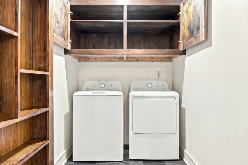 Laundry room, photographed by Megapixeler on Winding Springs Ct, Jacksonville