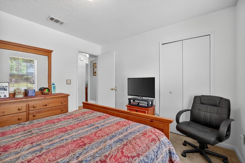 Photo 17 of 7987 Winterwood Ln, Jacksonville, FL 32210, photographed by Megapixeler