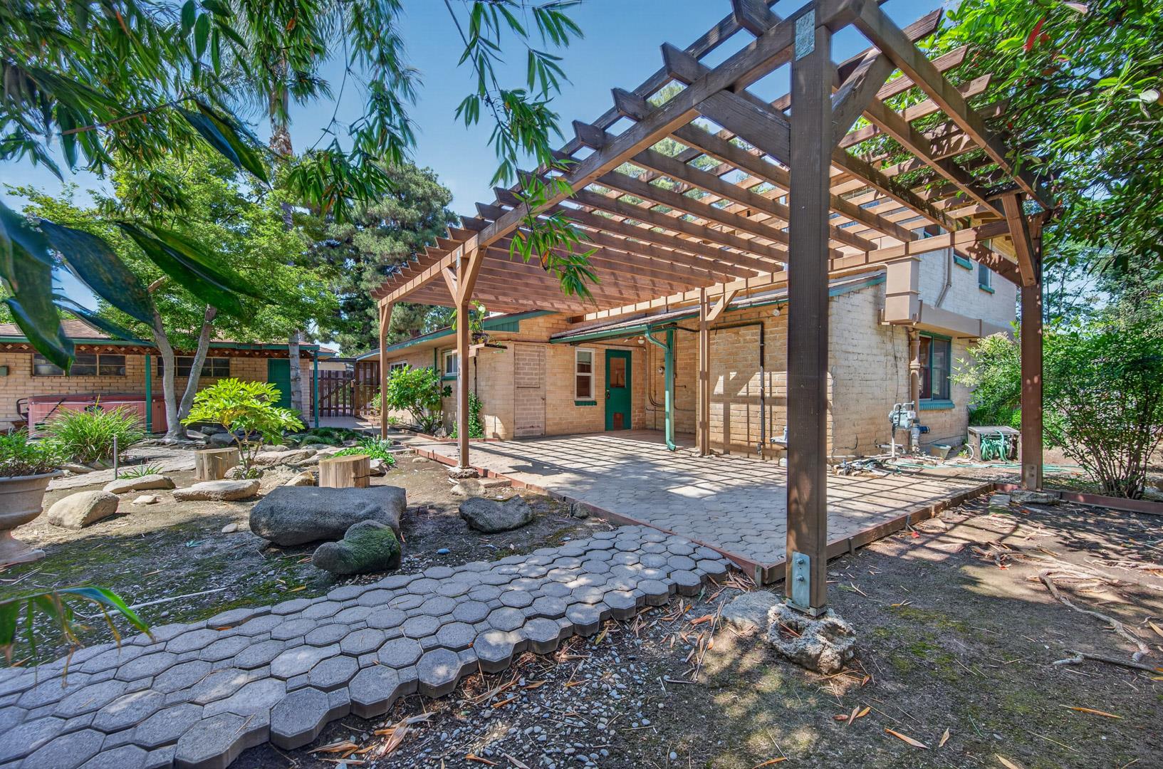 1220 E Sussex Way, photo 51