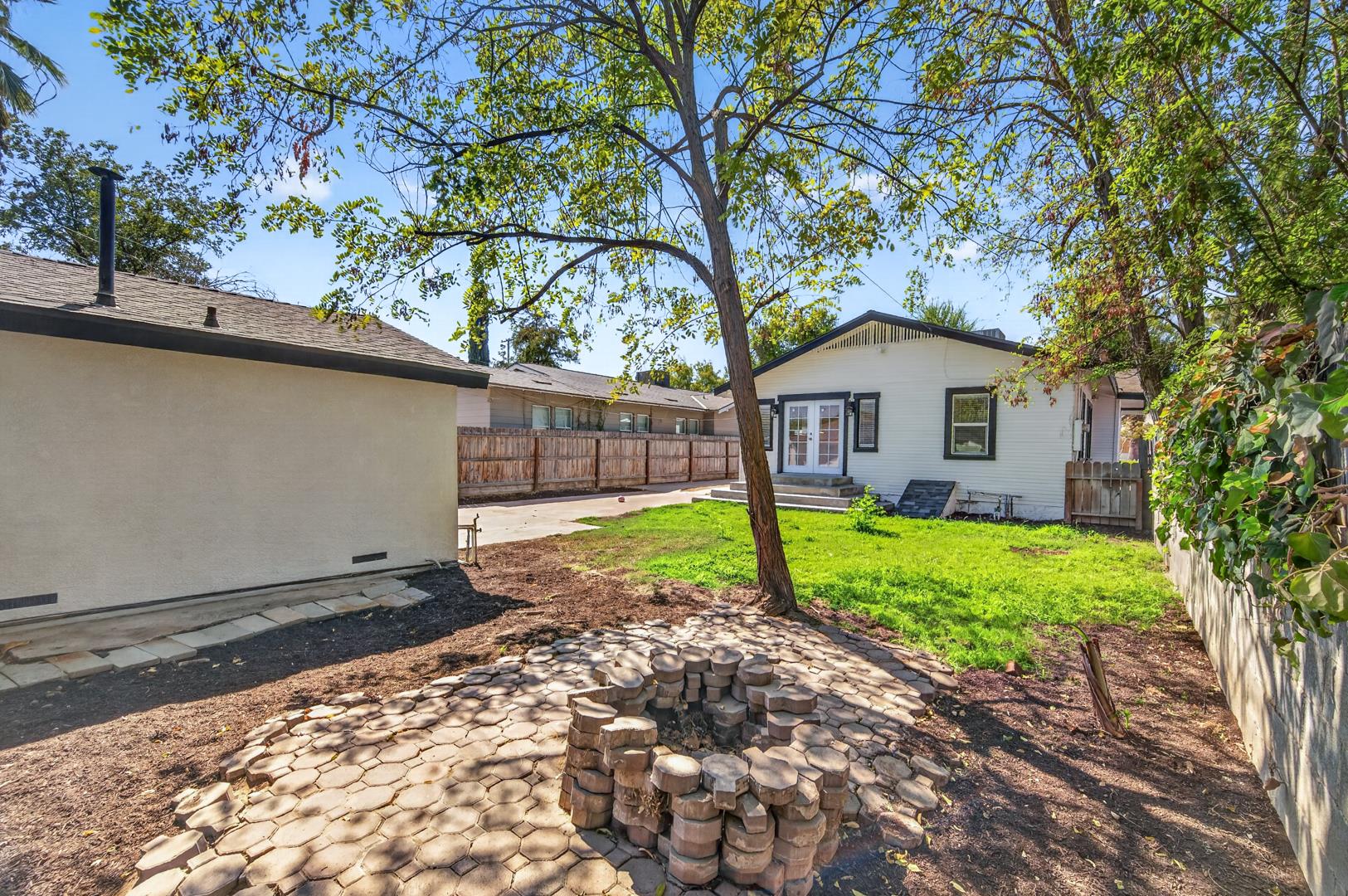 926 N Thorne Ave, photo 32