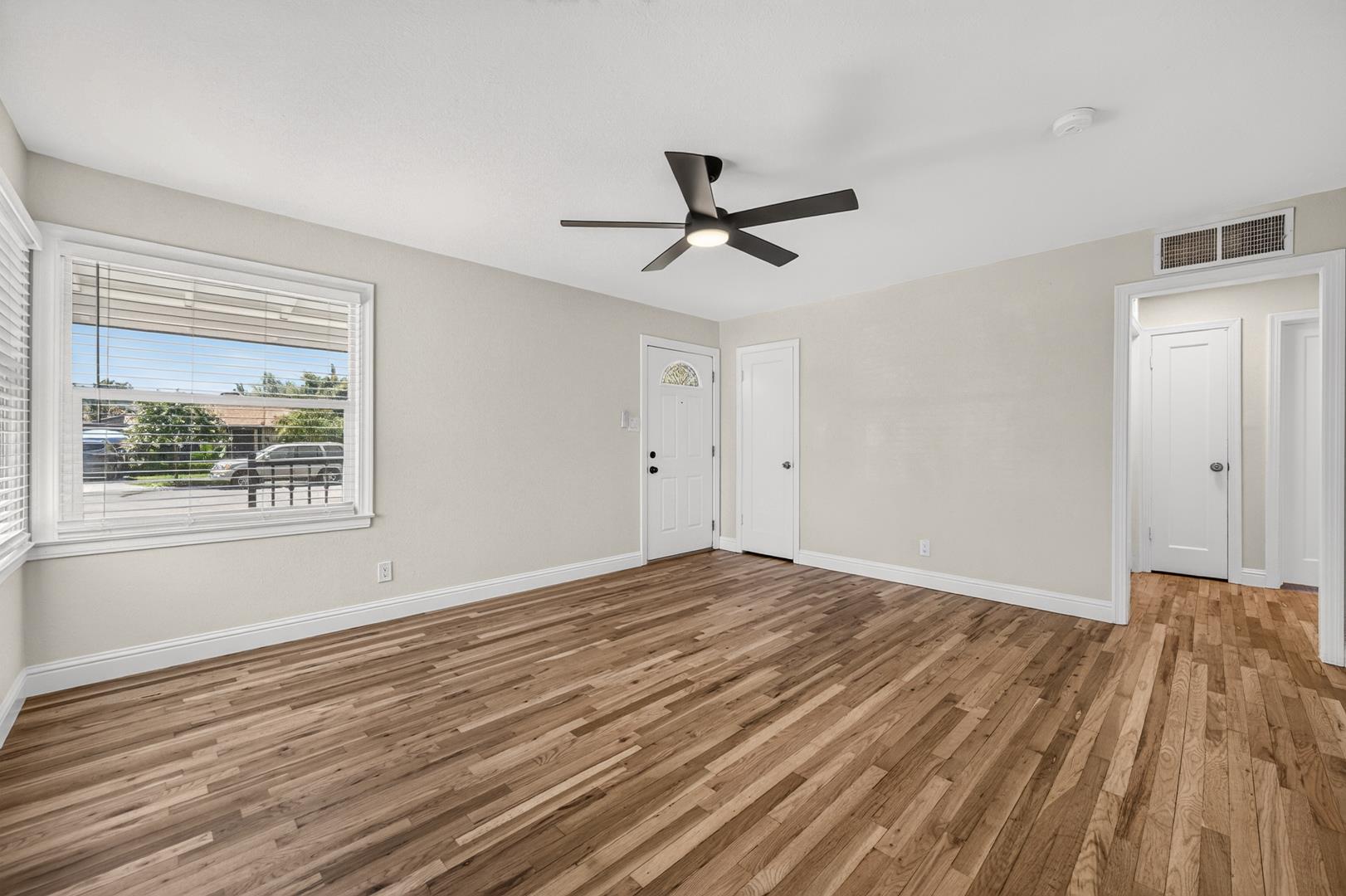 680 W Sample Ave, photo 8