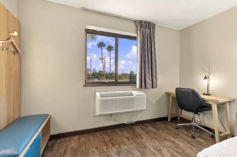 Guest room desk and window, photographed by Megapixeler on Eldridge Loop, Orange Park