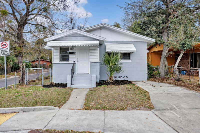Photo 2 of 2037 W 13th St, Jacksonville, FL 32209, photographed by Megapixeler