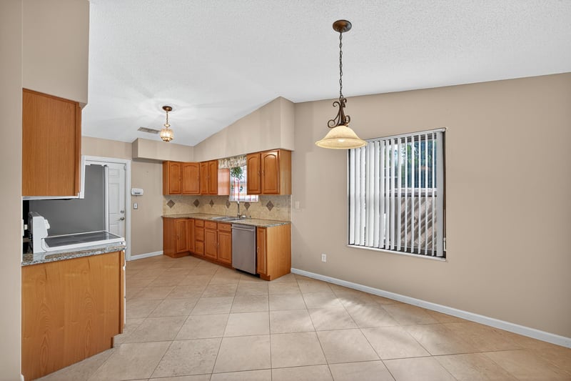 Photo 15 of 10164 Arrowhead Dr, Jacksonville, FL 32257, photographed by Megapixeler