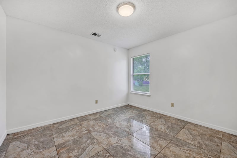 Photo 27 of 435 Jax Estates Dr N, Jacksonville, FL 32218, photographed by Megapixeler