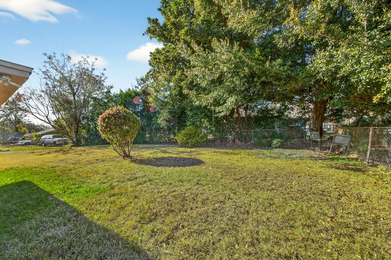 Photo 37 of 2137 Burgoyne Dr, Jacksonville, FL 32208, photographed by Megapixeler