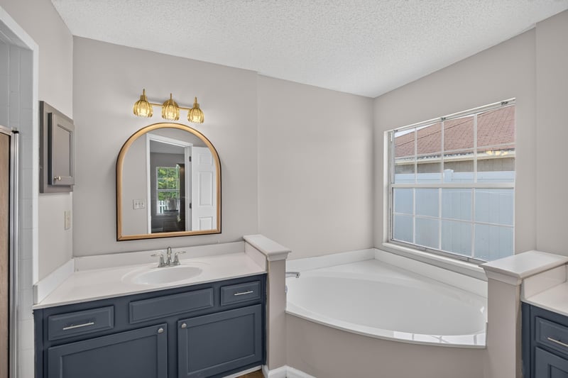Primary bathroom with dual-sink vanity and soaking tub at 11828 Heather Grove Ln, Jacksonville, FL