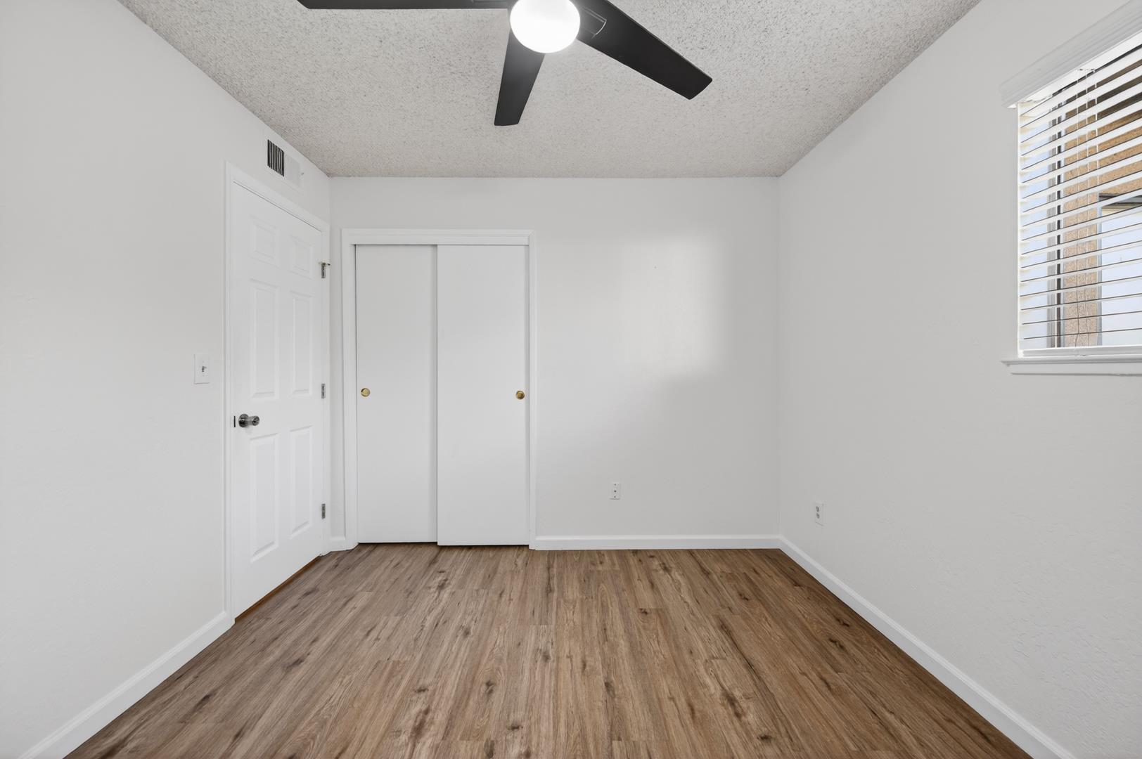 1235 W Dyer Ave, photo 32