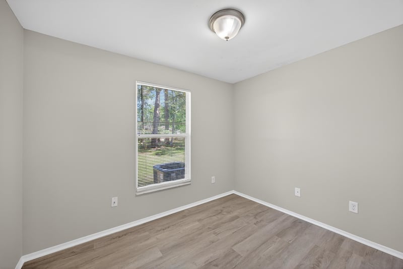 Bedroom 2 at 1675 Mary Beth Dr, Middleburg, FL 32068