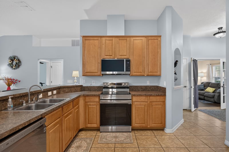 Kitchen counters with gas range and microwave at 3112 Silverado Cir, Green Cove Springs, FL 32043