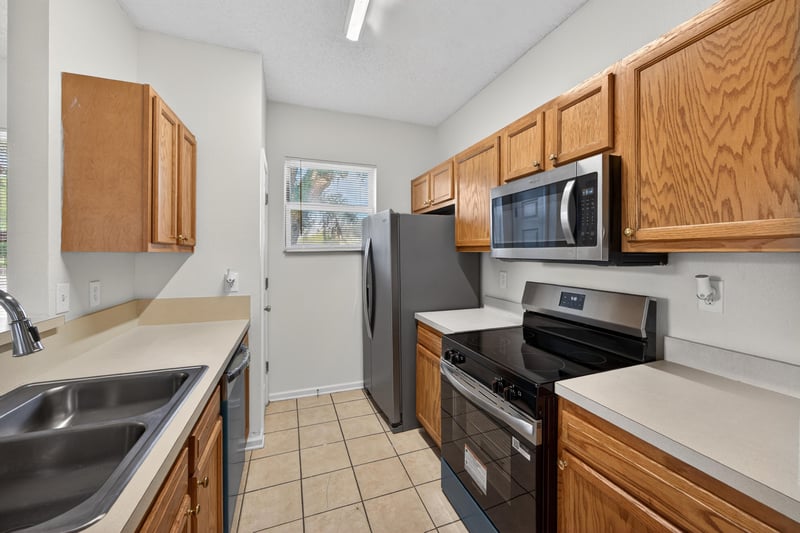 Photo 14 of 821 Oak Arbor Cir, Jacksonville, FL 32206, photographed by Megapixeler