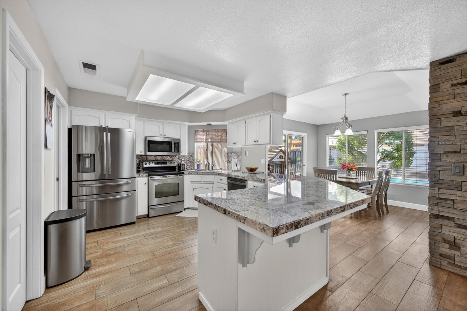 6367 N Selland Ave, photo 21