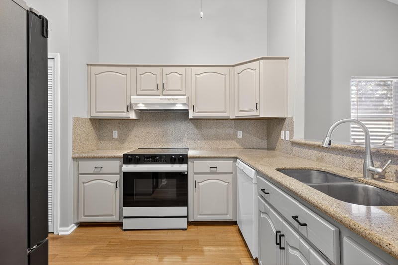 Photo 16 of 478 Shamrock Ave S, Jacksonville, FL 32218, photographed by Megapixeler