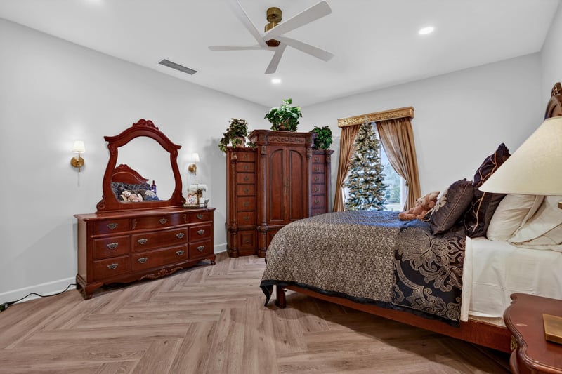 Bedroom 2 at 7987 Hollyridge Rd, Jacksonville, FL 32256