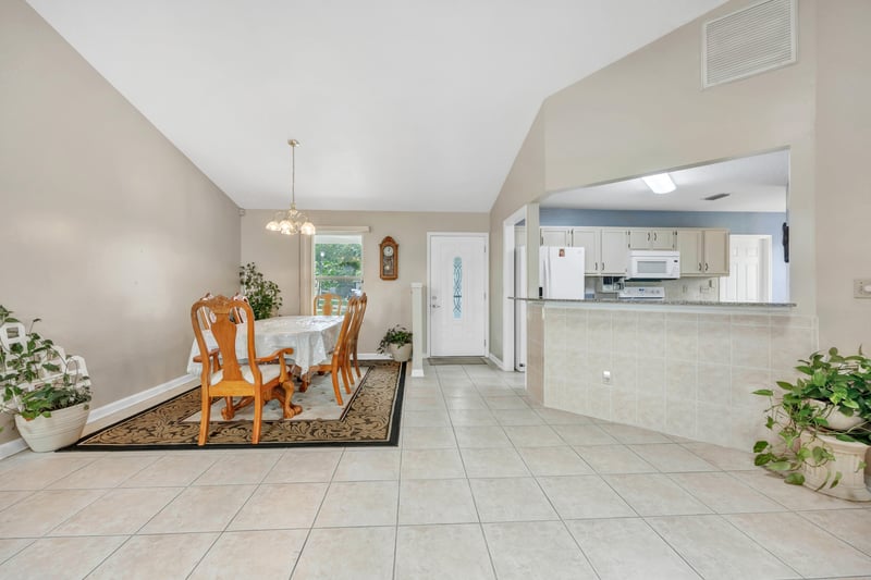 Photo 5 of 3185 Pablo Woods Dr, Jacksonville, FL 32224, photographed by Megapixeler