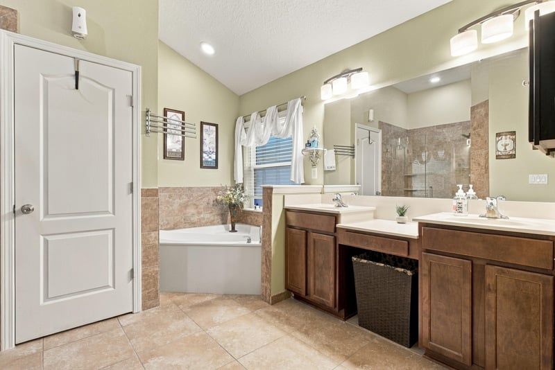Primary bathroom doorway with view of soaking tub at 10923 Black Diamond Ct, Jacksonville, FL