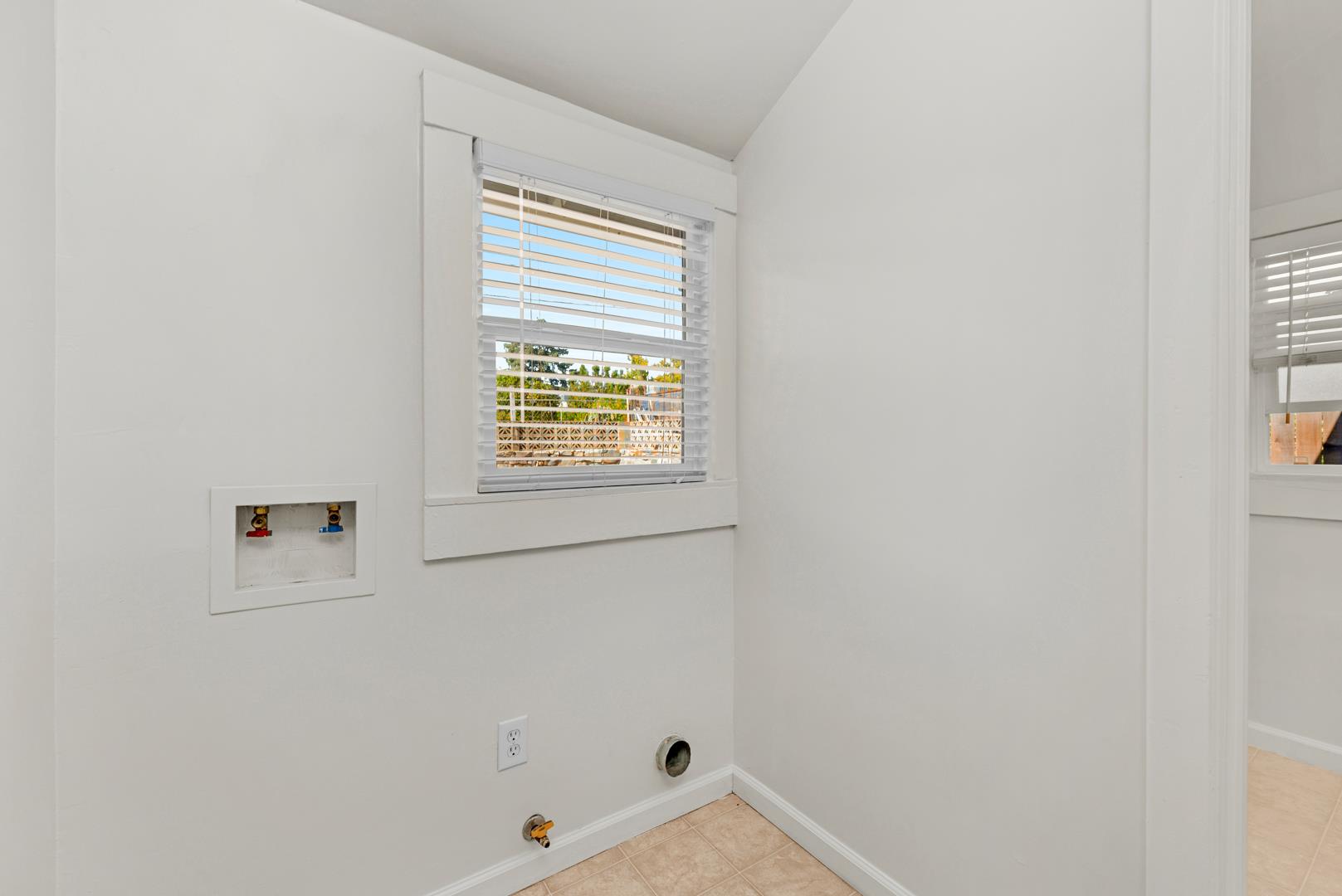 1009 N Vagedes Ave, photo 21