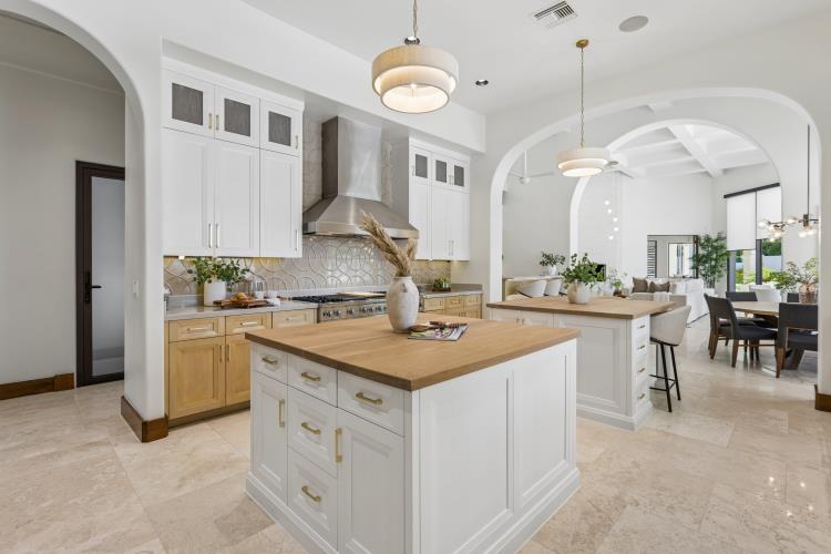 Kitchen island seating open to the breakfast room, Paradise Valley