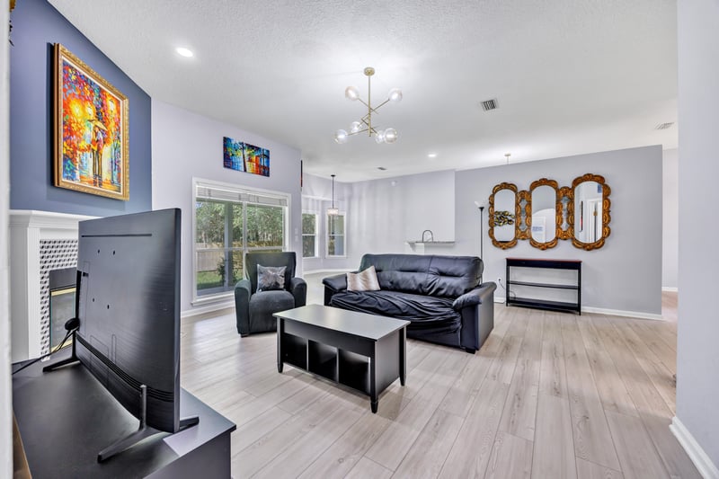 Family Room at 4320 Brandon Glenn Ct, Jacksonville, FL 32258