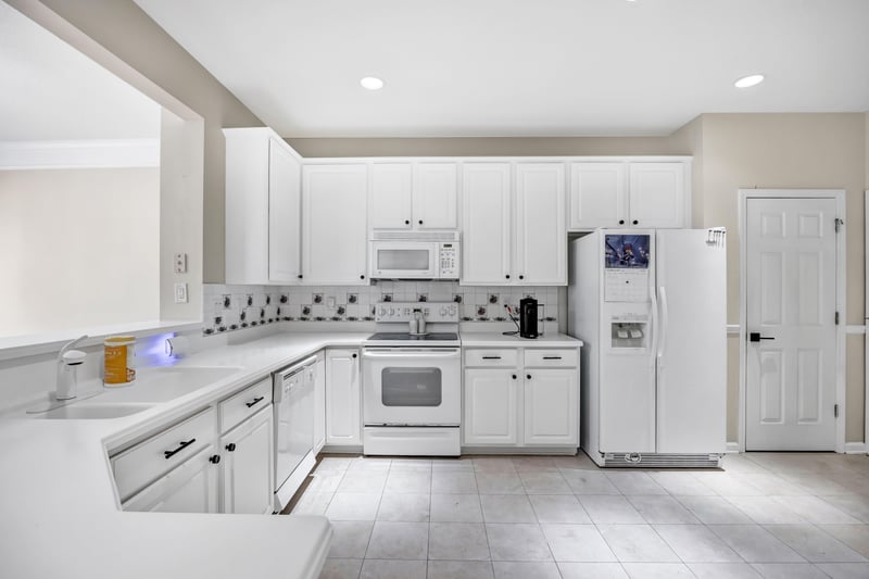 Photo 18 of 3895 Lionheart Dr, Jacksonville, FL 32216, photographed by Megapixeler