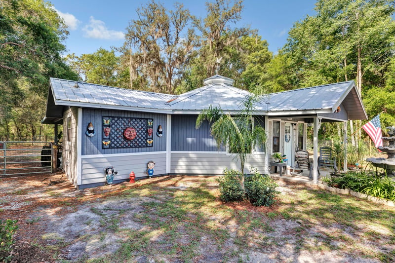 Photo 5 of 185 Violet Cir, Interlachen, FL 32148, photographed by Megapixeler