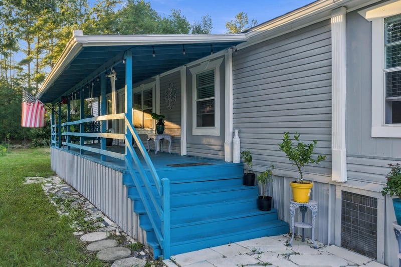 Covered front porch entrance, photographed by Megapixeler on Secret Cove Rd, Middleburg, FL