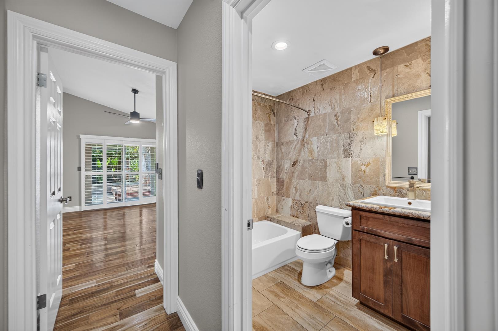 6495 N Vagedes Ave, photo 36