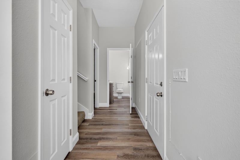 Entry hallway, photographed by Megapixeler on Lem Turner Rd, Jacksonville