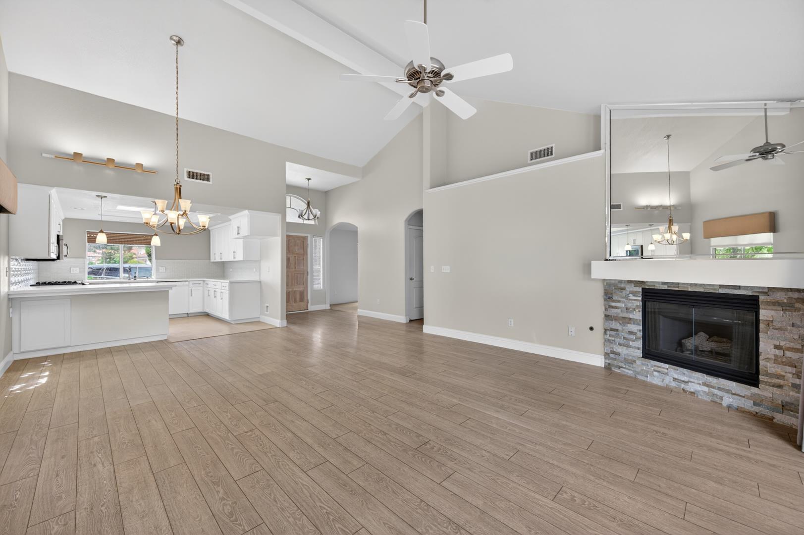 1003 E Freedom Ave, photo 18