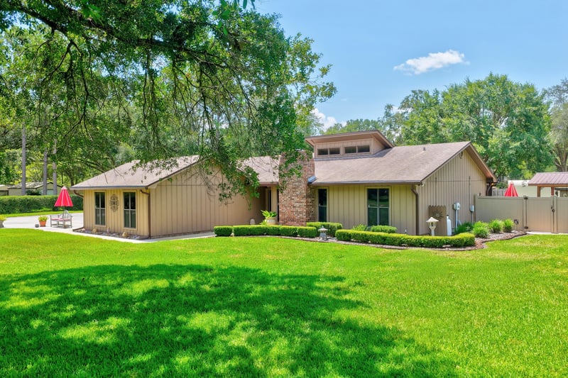 Photo 5 of 1555 Surrey Glen Cove, Middleburg, FL 32068, photographed by Megapixeler