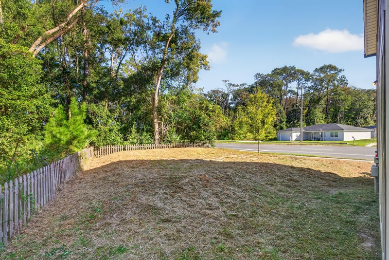 Backyard with construction fencing, photographed by Megapixeler on Lem Turner Rd, Jacksonville