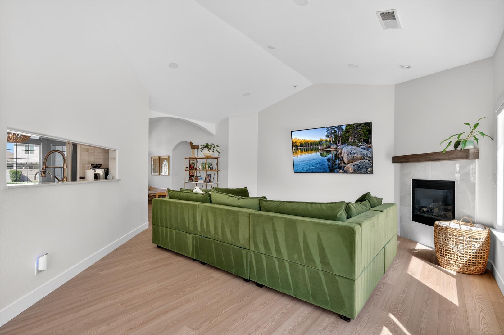 1555 Taylor Ln, photo 21