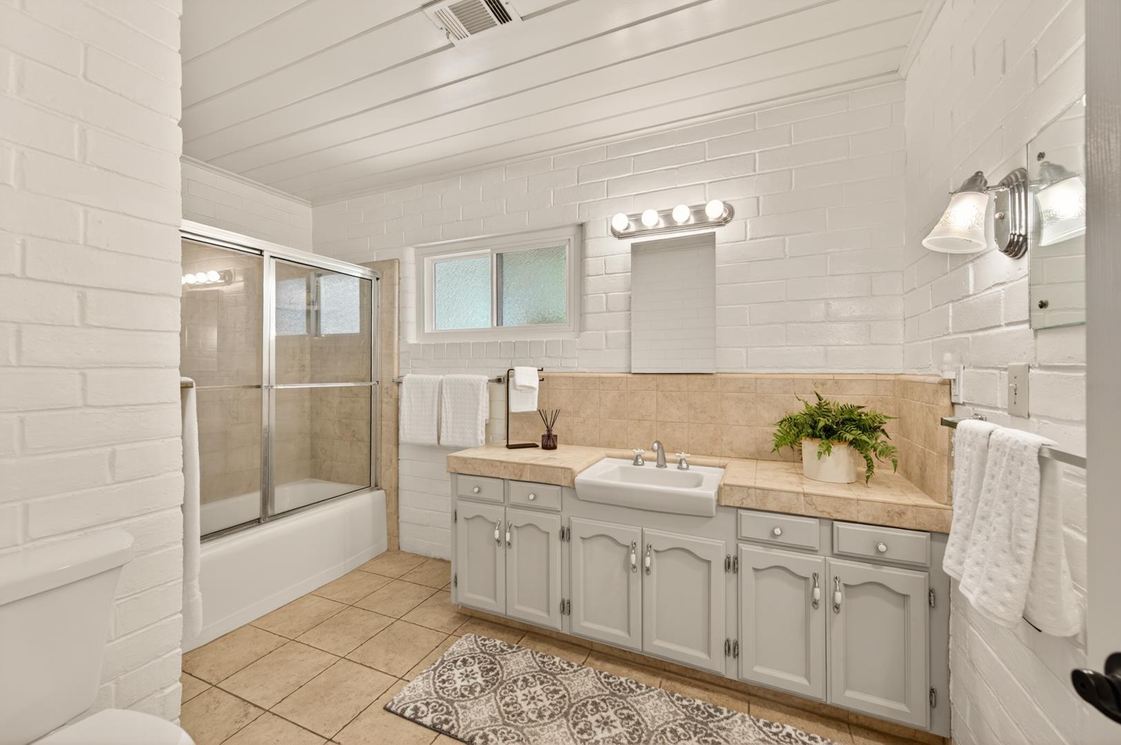 1220 E Sussex Way, photo 31
