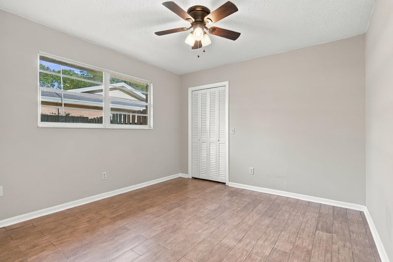 Bedroom interior view, photographed by Megapixeler on Crosby Ln, Orange Park