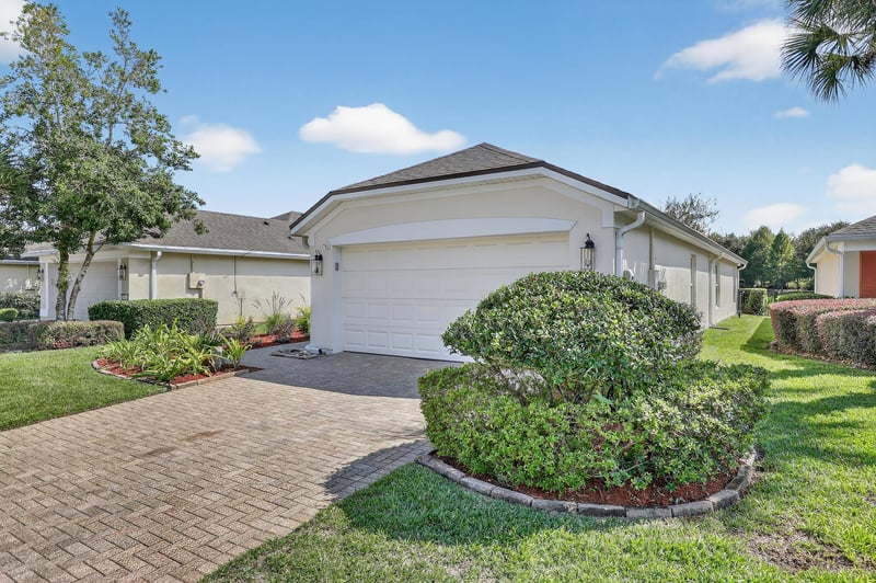 Front Garage View at 8986 Tropical Bend Cir, Jacksonville, FL 32256