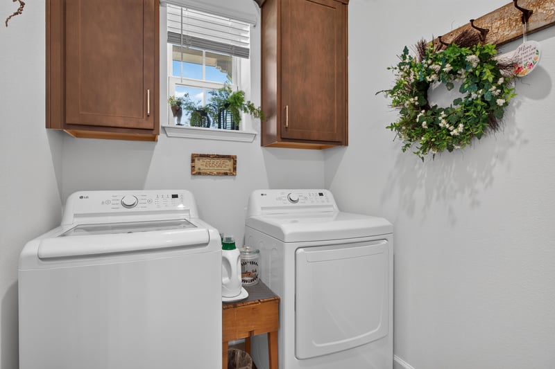 Laundry room with washer and dryer at 129 Amberwood Dr, St. Augustine, FL